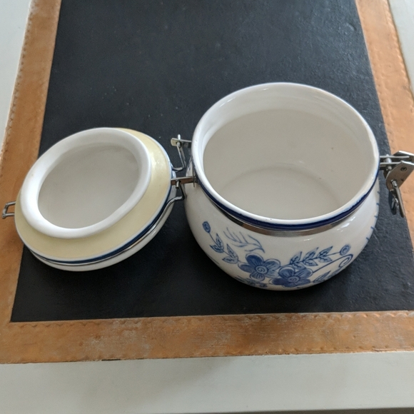 Ceramic jar - Picture 5 of 5